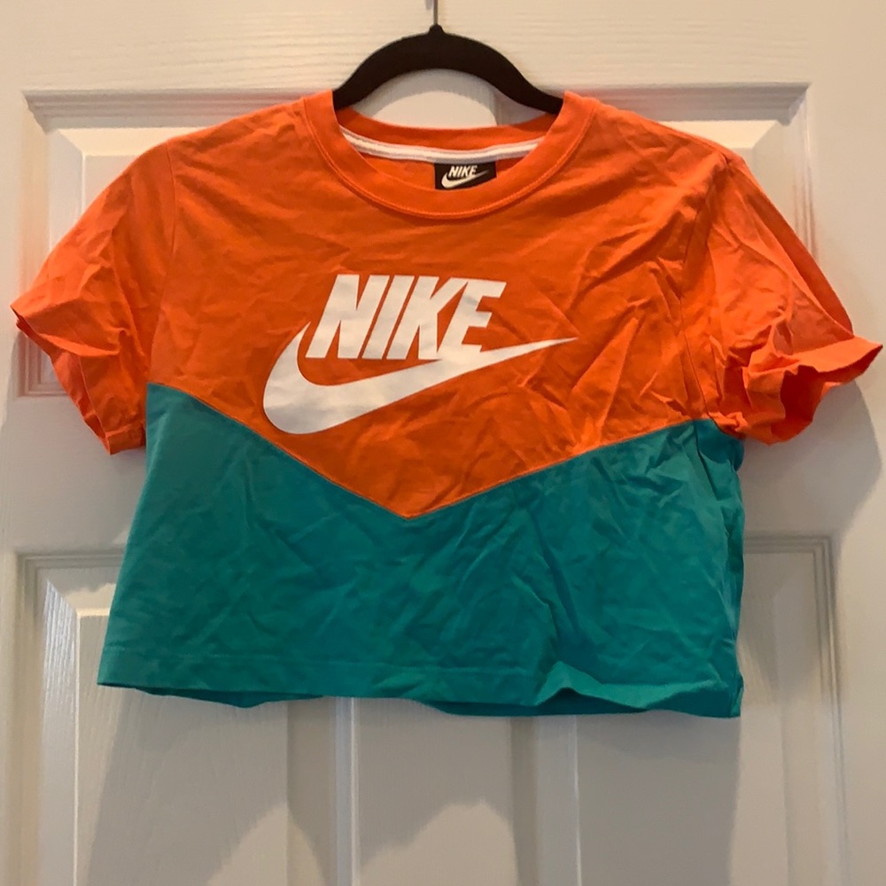 Nike Crop Top
